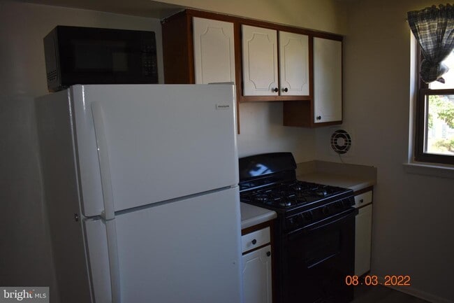 Building Photo - 1155 York Rd.