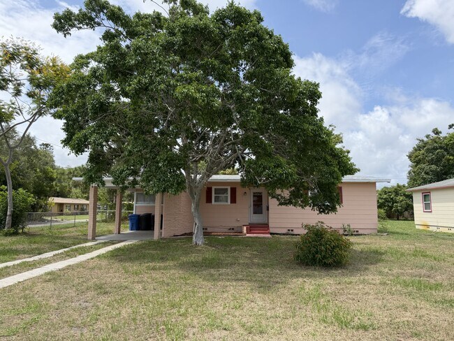 Building Photo - 2 Bed/1 Bath