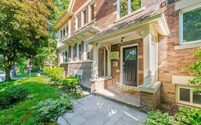 Photo du bâtiment - 193 Heath St W