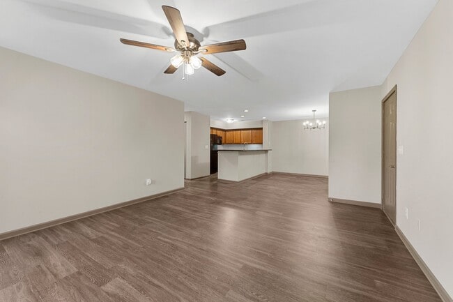 Building Photo - 1040 University Dr