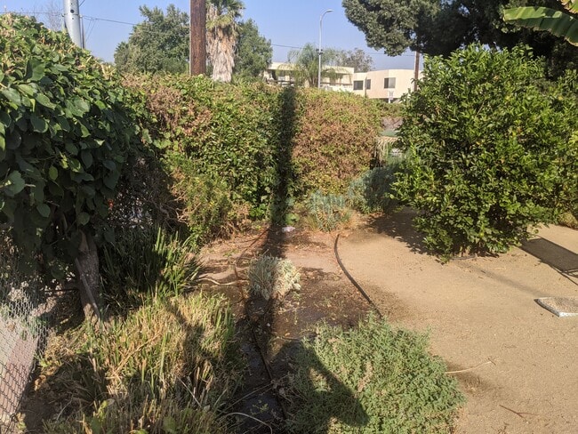 Building Photo - 6906 Woodley Ave