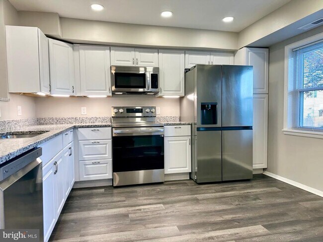 Foto del edificio - 313 Sweet Briar Ct