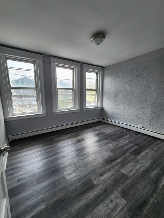 Building Photo - 119 Inslee Pl
