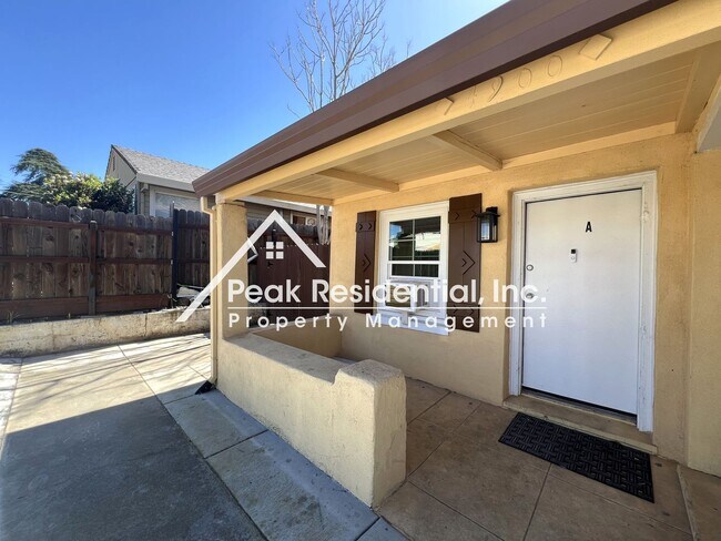 Foto del edificio - Charming Colonial Heights Area 1bd/1ba Duplex- 5 Minutes From UCD Med Center!