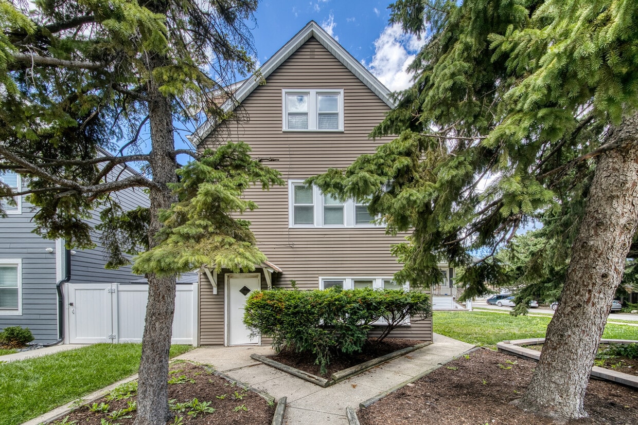Foto principal - 5002 W Gunnison St