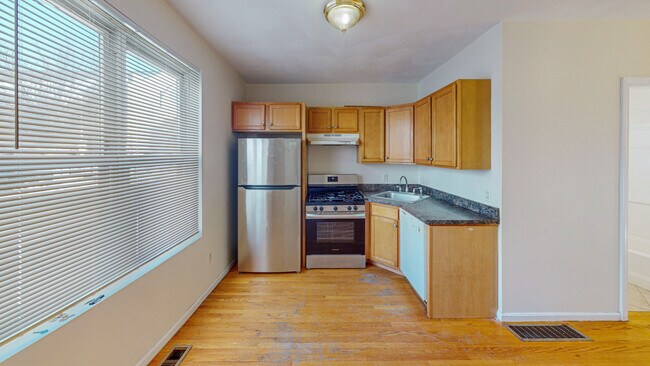 Building Photo - 52 Brooks St