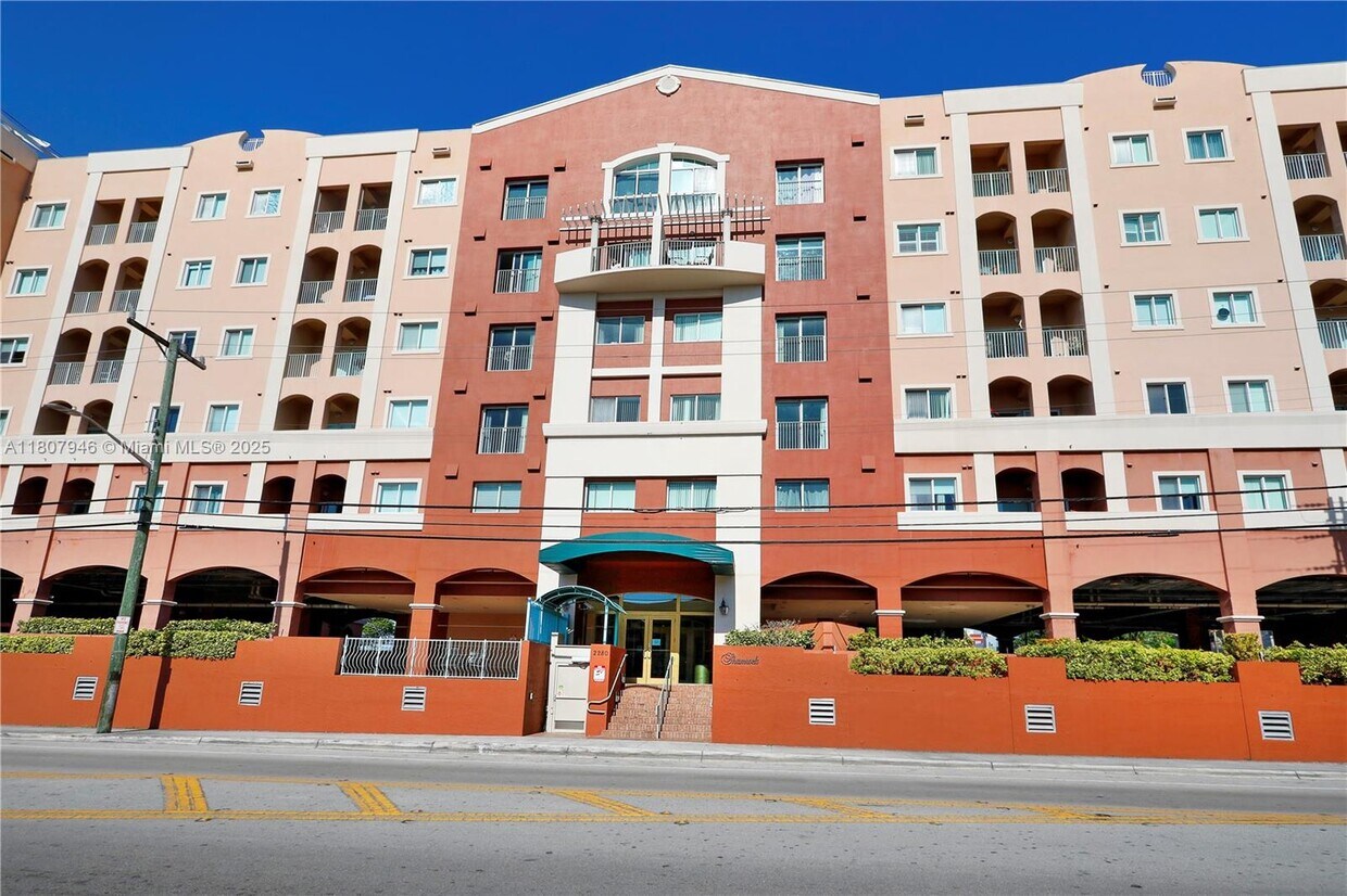 Foto principal - 2280 SW 32nd Ave