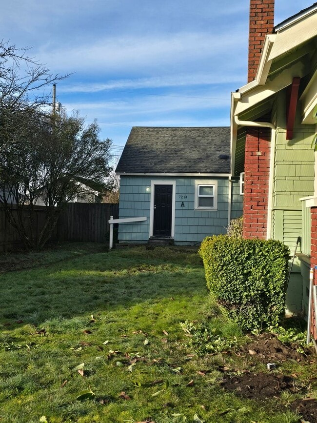 Building Photo - 7214 S Alder St