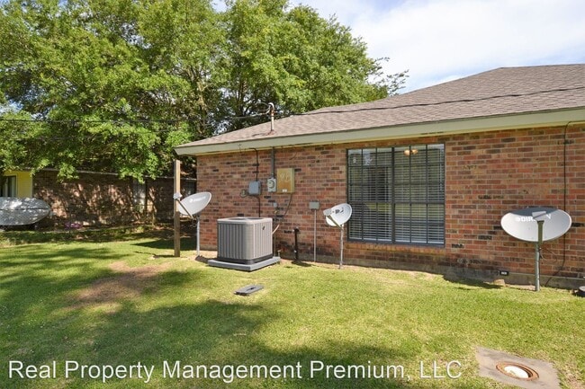 Building Photo - 3 br, 2 bath House - 1134 Willow Creek Dr