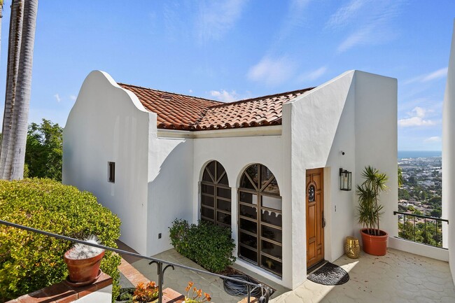 Building Photo - World-Class Ocean views abound with this A...
