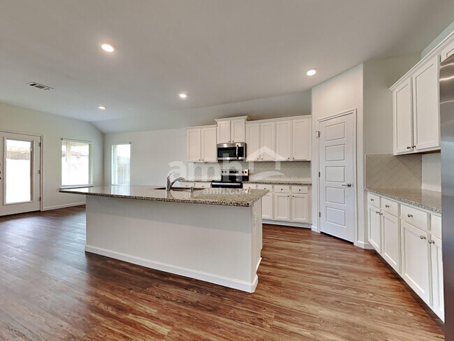 Building Photo - 463 Silverstone Dr