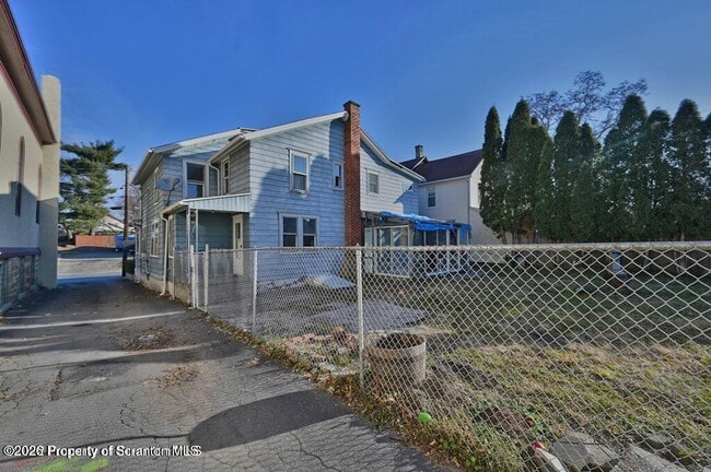 Building Photo - 418 W Market St