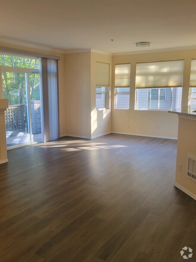 Fairwood Crest Apartments for Rent with High Ceilings Renton, WA 1