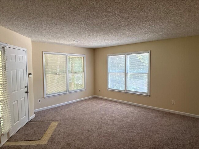 Foto del edificio - 1600 Oakpoint Dr SW