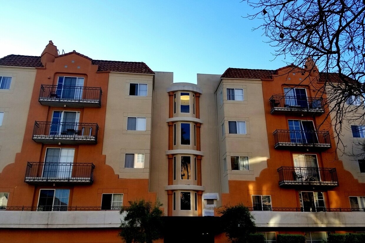 345 Cloverdale Apartments in Los Angeles, CA Westside Rentals