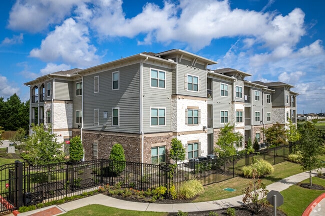 Building Photo - Cue Luxury Apartments