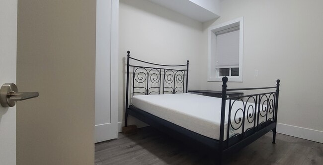 Photo du bâtiment - 16777 16A Av