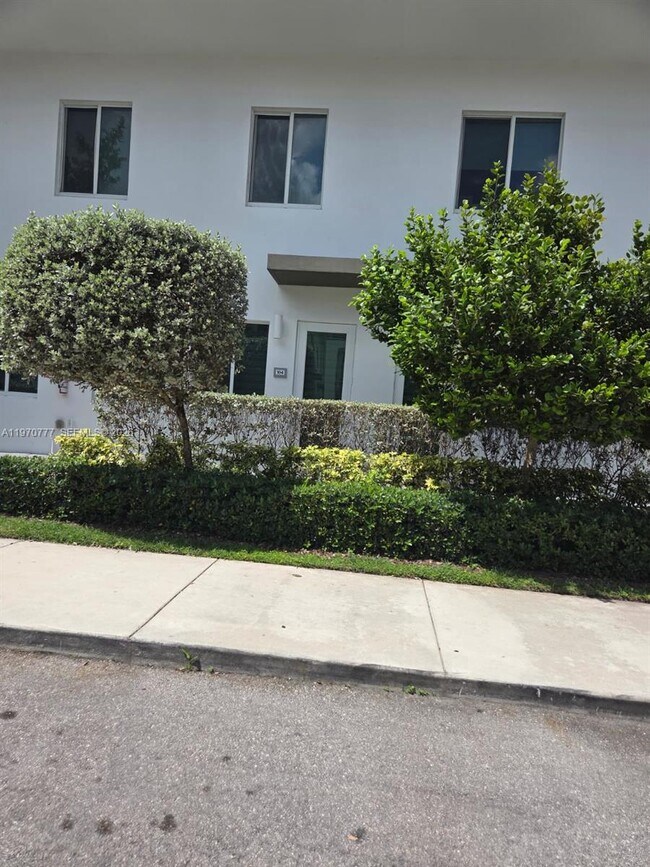 Building Photo - 6416 NW 102nd Ct