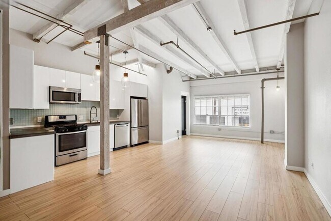 Foto del edificio - Stunning West Oakland Live Work Loft w/ Ground Floor Studio