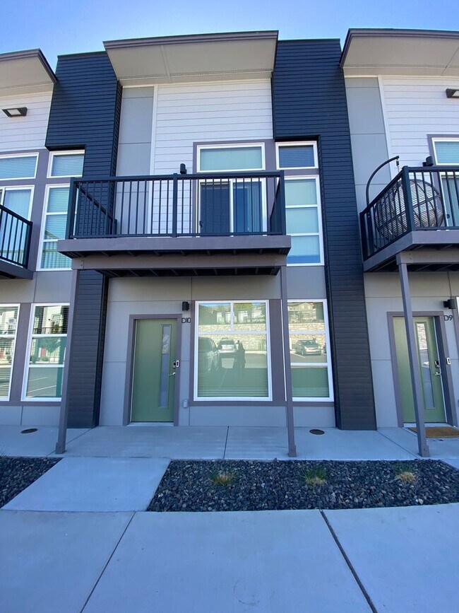 Building Photo - 200 Canyon Pkwy