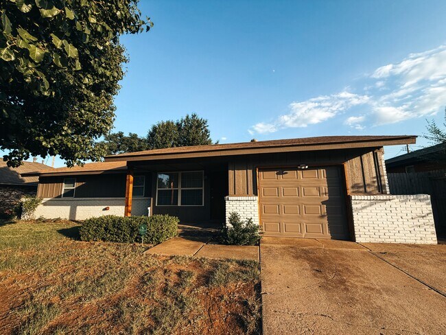 Photo - 6336 N Hammond Ave (Warr Acres, OK) House