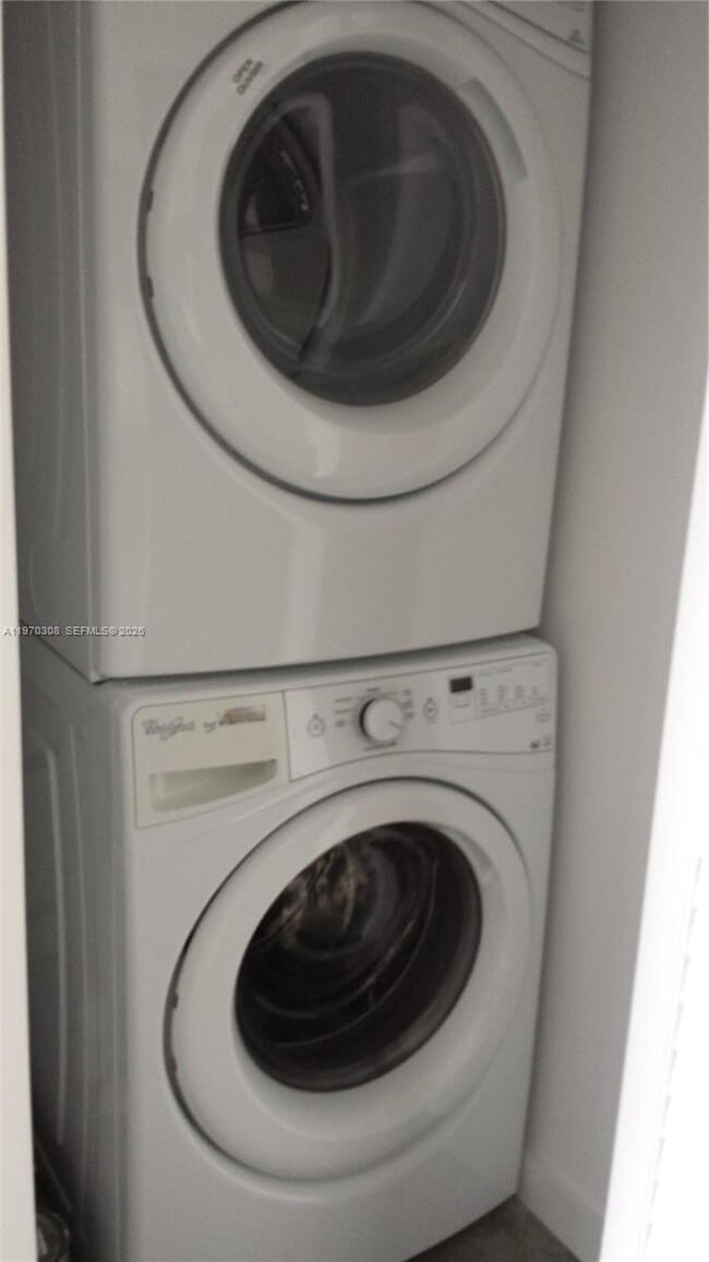 Building Photo - 151 SE 1st St