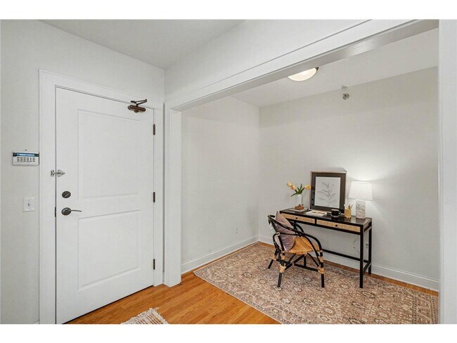 Foto del edificio - 3810 W 31st St
