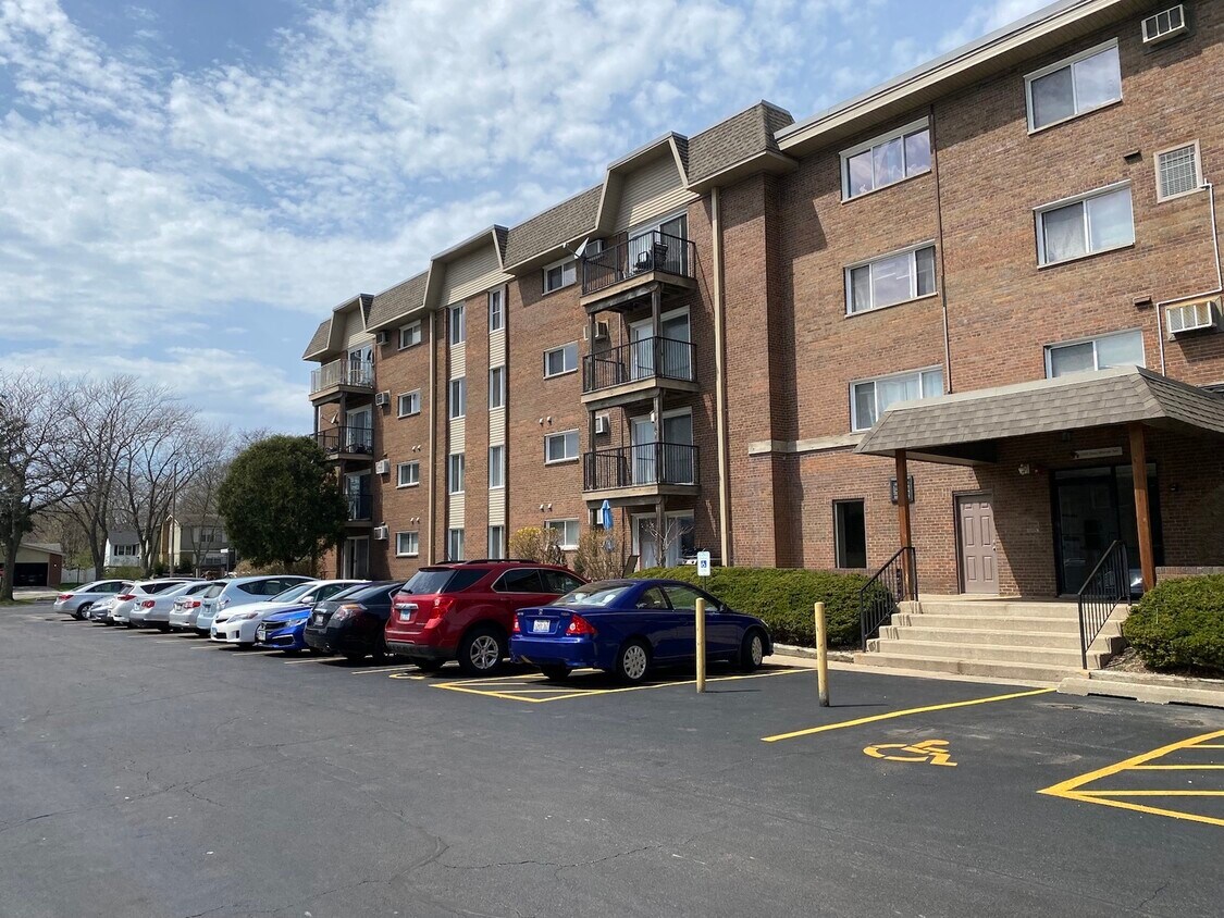 2300 Beau Monde Terrace Unit 203, Lisle, IL 60532 Condo for Rent in