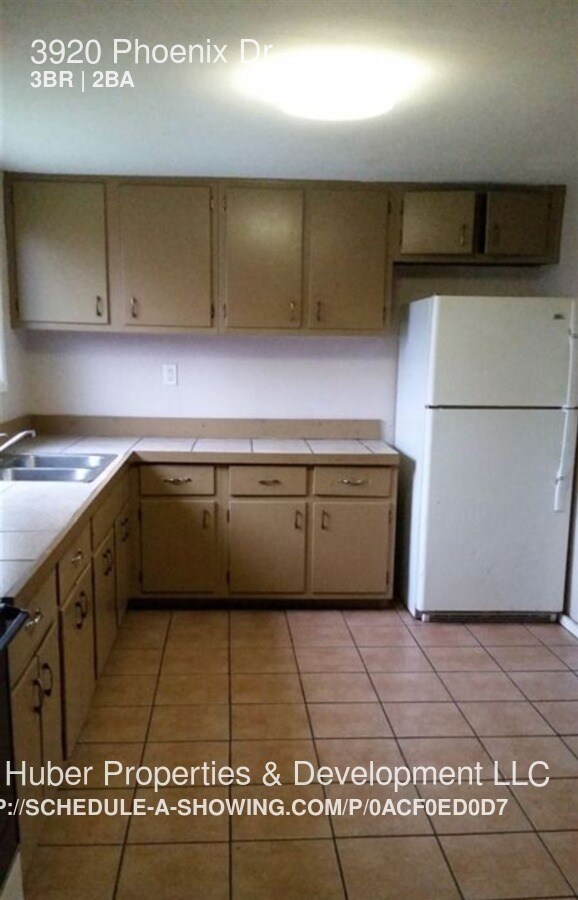 Building Photo - 3920 Phoenix Dr