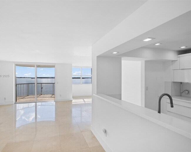 Foto del edificio - 1420 Brickell Bay Dr
