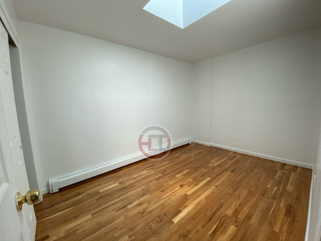 Building Photo - 286 Balcom Ave