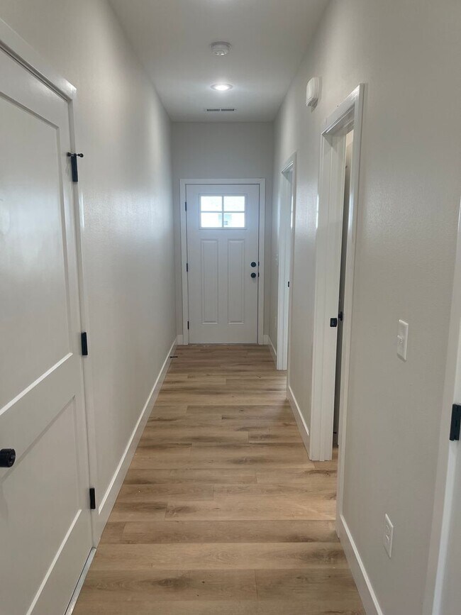 Foto del edificio - THE DELL 55 +  LUXURY LIVING AVAILABLE NOW