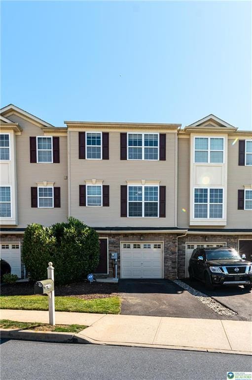 Building Photo - 2512 Gila Dr