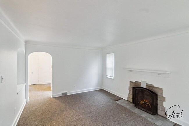 Foto del edificio - $1350 3 bedrooms