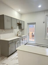 Building Photo - 644 South St