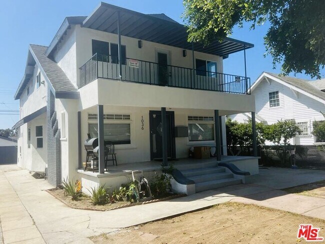 Building Photo - 1036 W 48th St