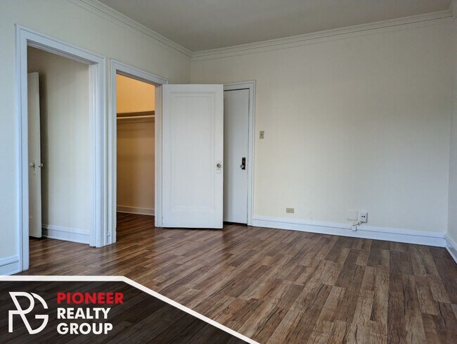 Foto del edificio - 2536 N Sawyer Ave