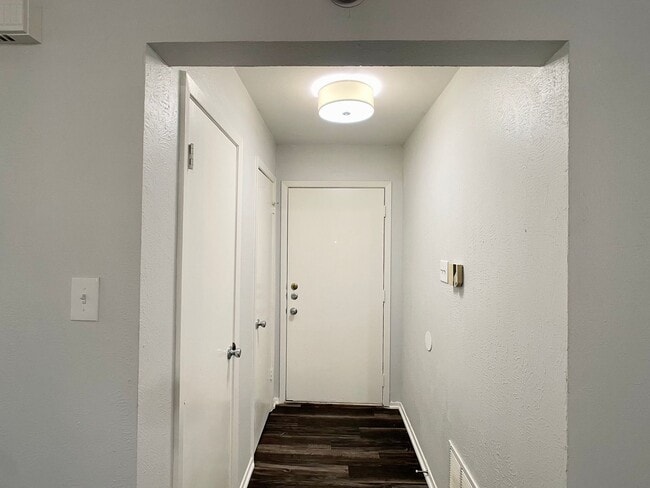 Building Photo - Newly Remodeled 3/2 House in Westgate Neighborhood