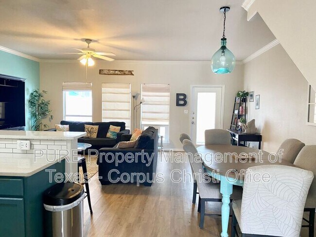 Foto del edificio - 15102 Leeward Dr