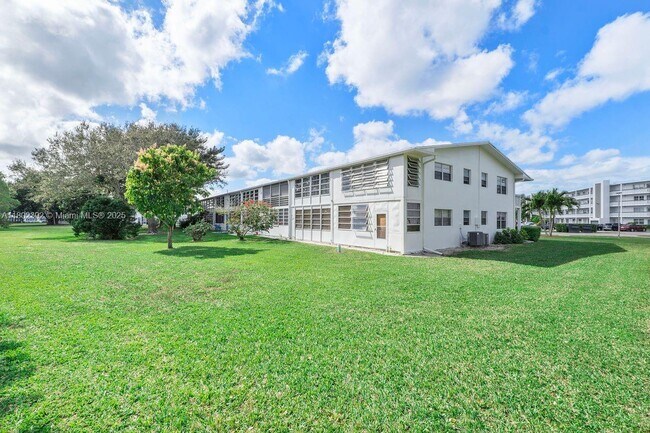 Foto del edificio - 143 Oakridge J
