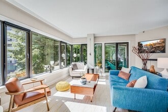 Building Photo - 2245 SW Park Pl