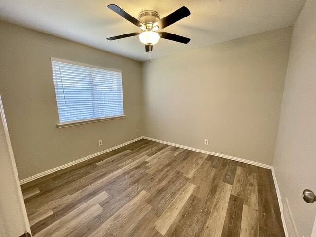 Building Photo - 2201 Canterbury Ct