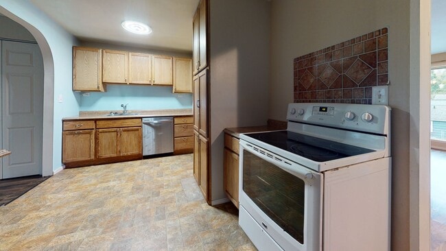 Foto del edificio - Large Bremerton Duplex Unit Available for ...