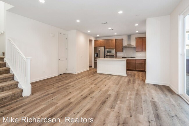 Building Photo - 4 br, 2.5 bath House - 6628 Calle Koral