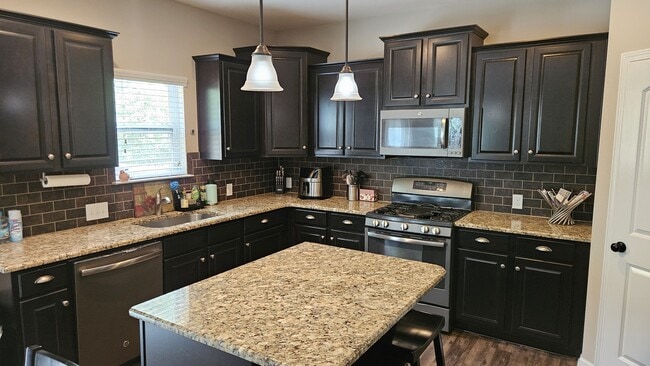 Building Photo - 1822 Swan Dr