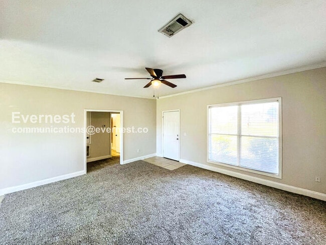 Building Photo - 571 King Ranch Rd