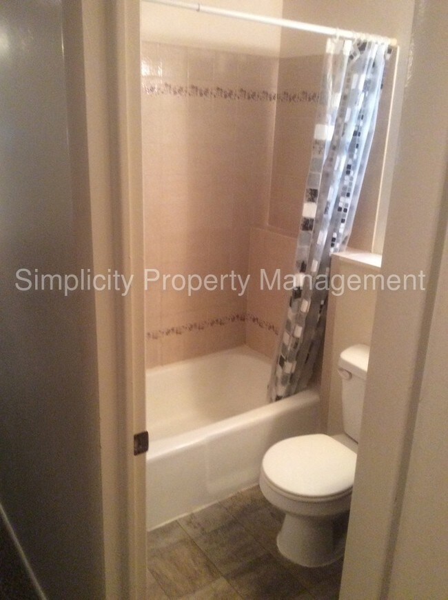 Foto del edificio - 1 bdrm 1 bath walk out basement Apartment