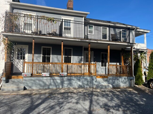 Building Photo - 15 Locust St