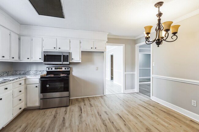 Building Photo - 412 Circle Dr