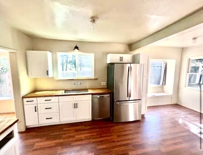 Building Photo - Spacious 5 Bed 2 Bath House near Cal Poly